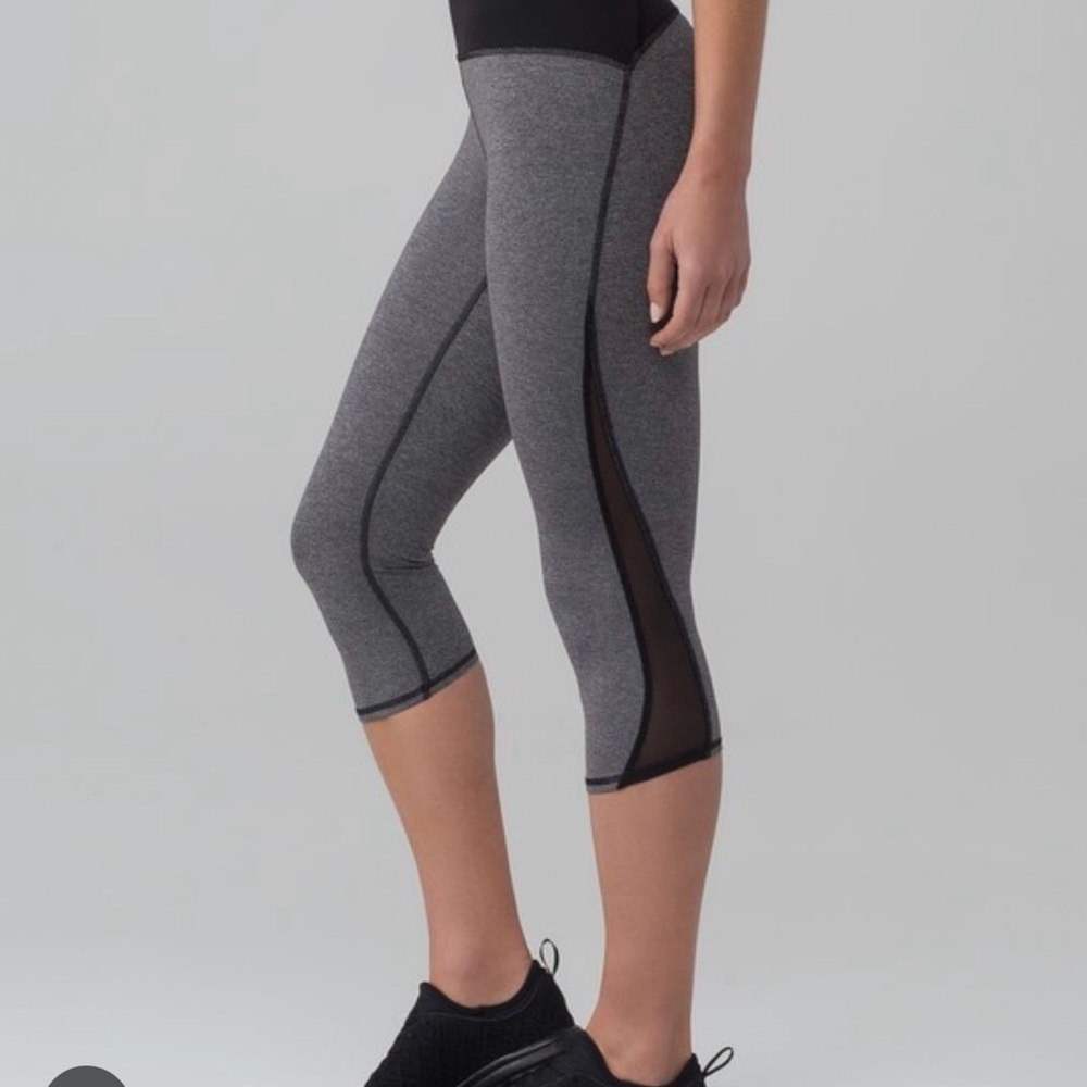 Lululemon Black/Grey Train Times Crop leggings 21”